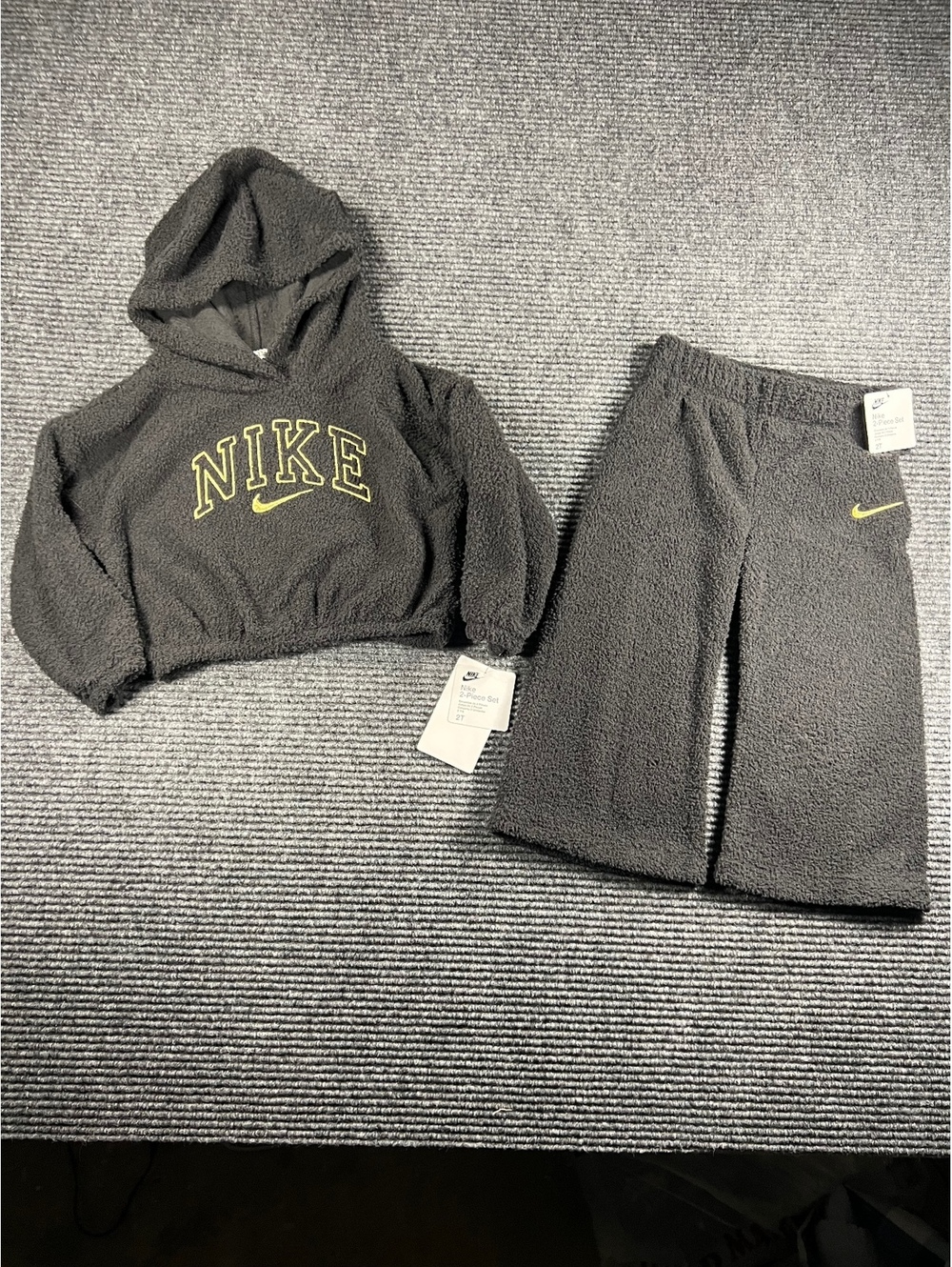 NWT - Nike 2-Piece Toddler Girls 2T Fuzzy Fleece Set Hoodie and Pants - MSRP $52